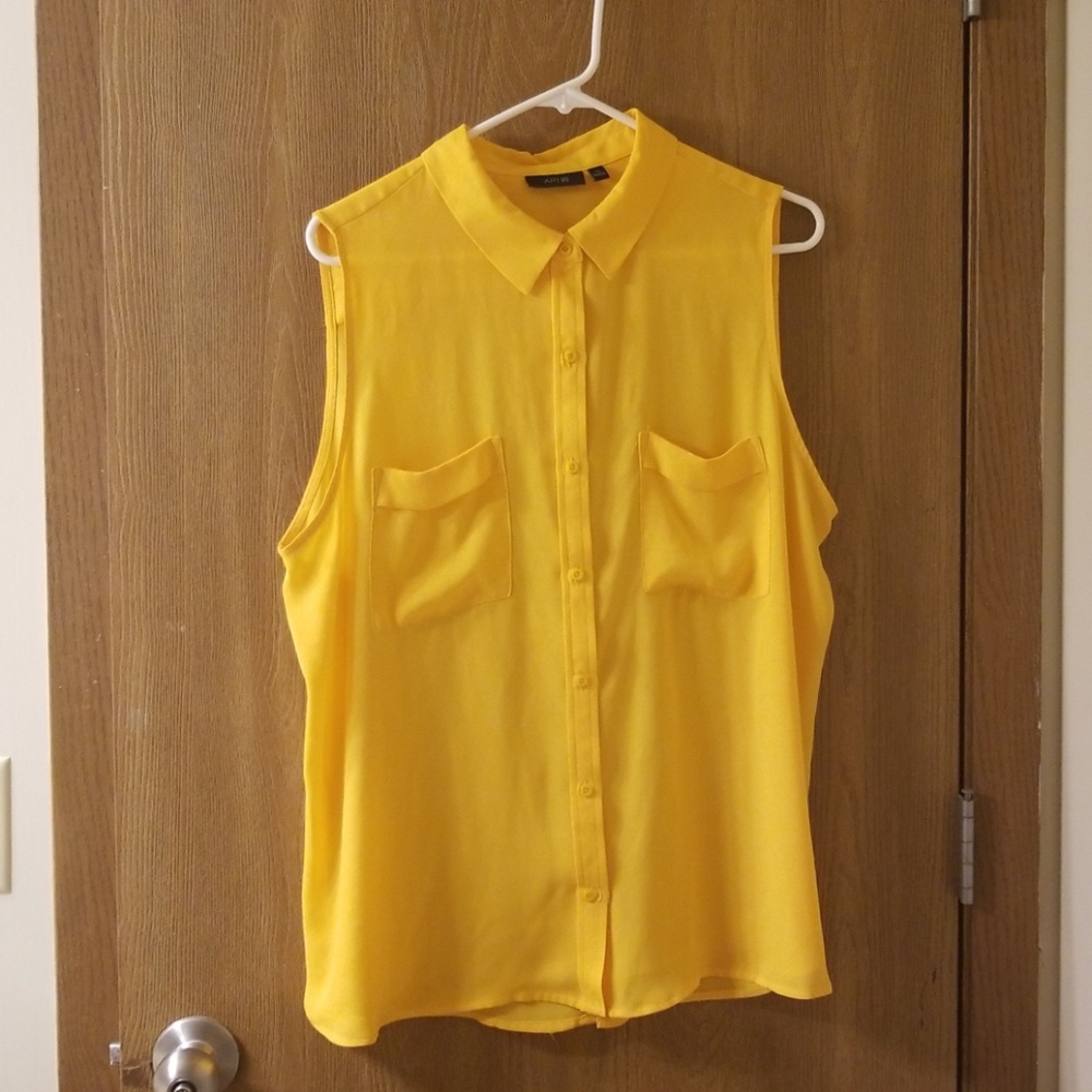 Button down blouse - Picture 2 of 8